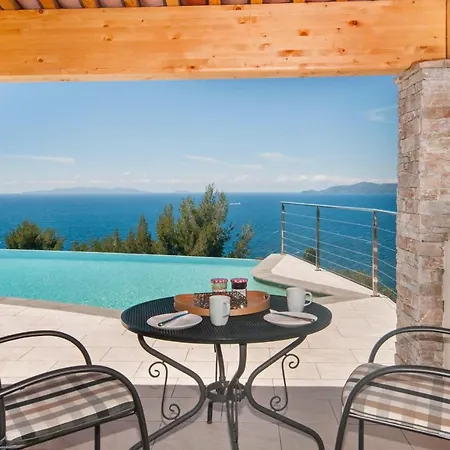 Aigue-belle Sleeps 8 Pool Air Con Wifi *
