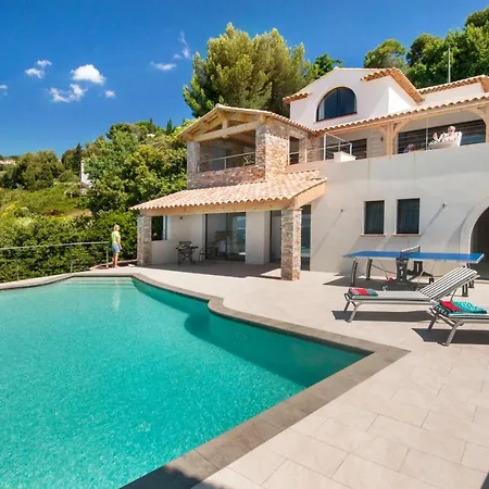 Aigue-belle Sleeps 8 Pool Air Con Wifi *