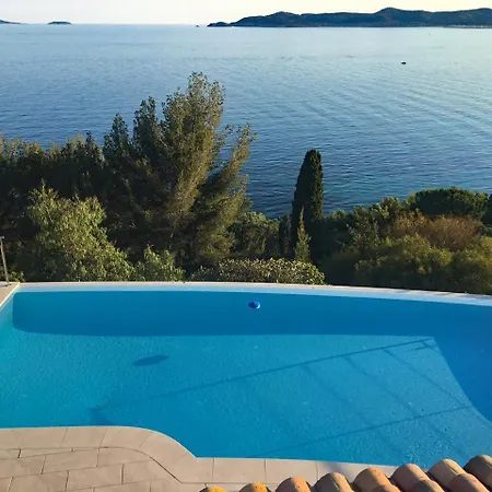 Villa Aigue-belle Sleeps 8 Pool Air Con Wifi