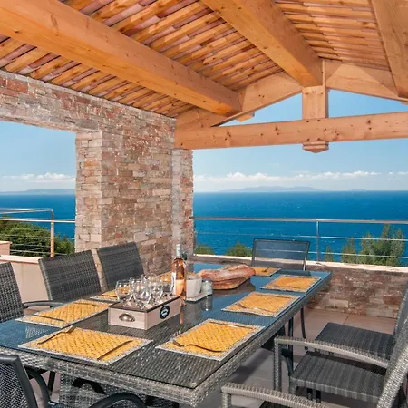 Villa Aigue-belle Sleeps 8 Pool Air Con Wifi