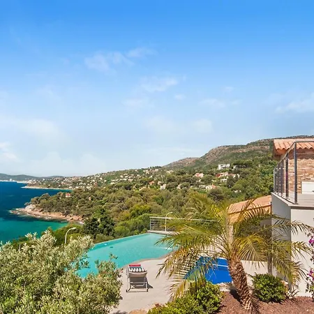 Aigue-belle Sleeps 8 Pool Air Con Wifi *